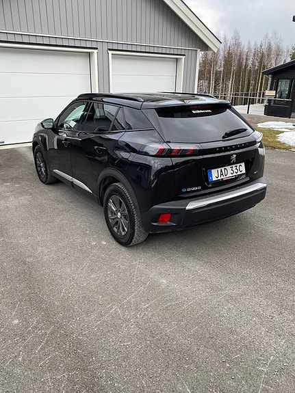 Peugeot e-2008 3 of 5