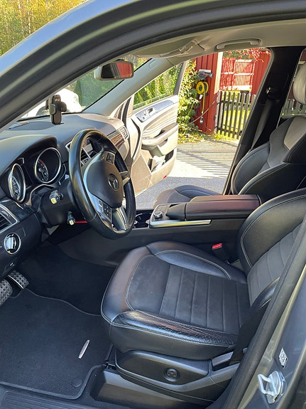 Mercedes-Benz ML 350 2 of 4