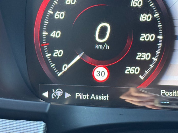 Volvo S90 17 of 22
