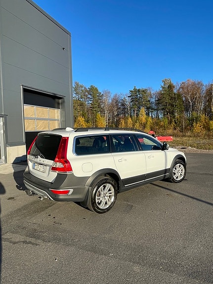 Volvo XC70 2 of 8