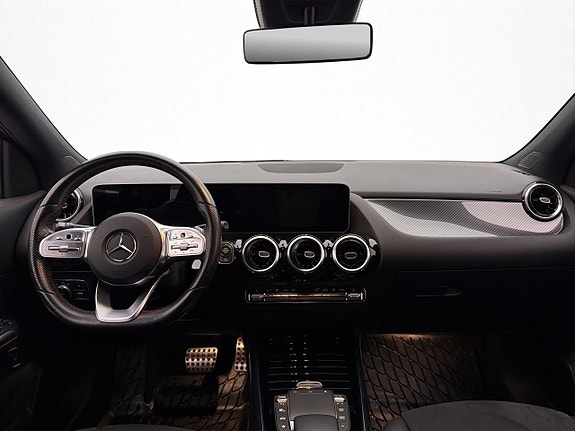 Mercedes-Benz GLA 200 13 of 30