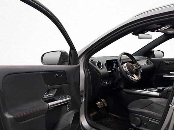 Mercedes-Benz GLA 200 11 of 30