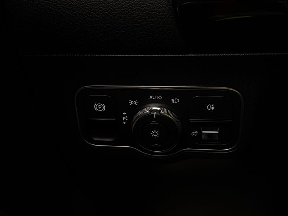 Mercedes-Benz GLA 200 15 of 30