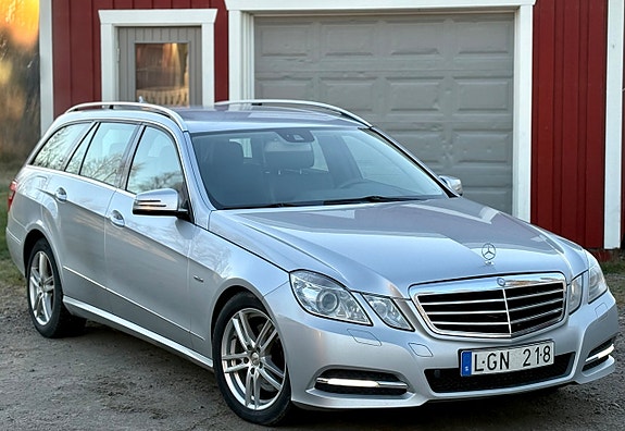 Mercedes-Benz E 250 3 of 26