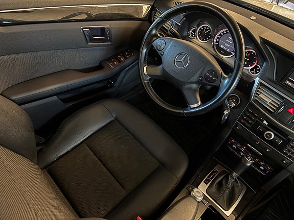 Mercedes-Benz E 250 11 of 26