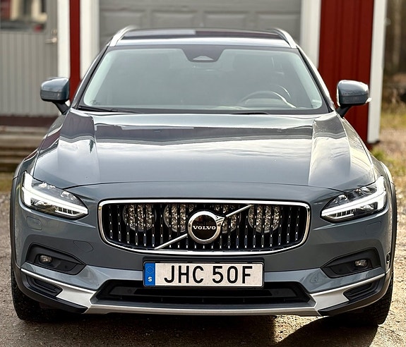 Volvo V90 Cross Country 2 of 30