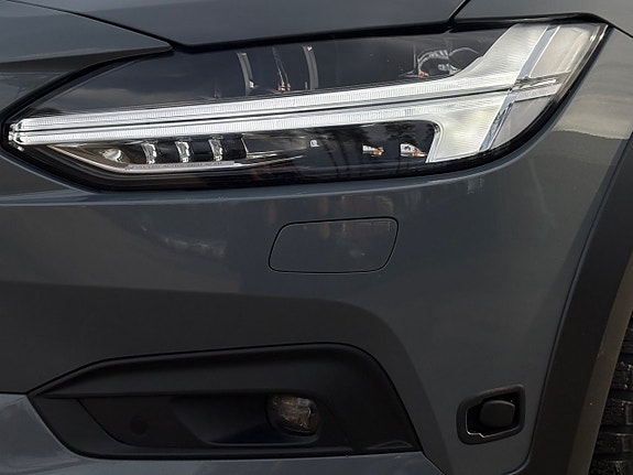 Volvo V90 Cross Country 10 of 30