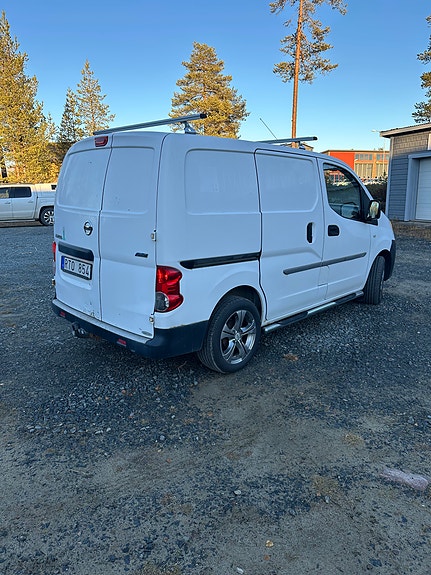 Nissan NV200 4 of 6