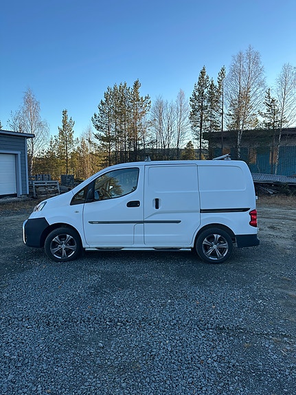 Nissan NV200 2 of 6
