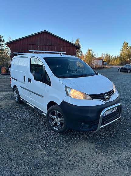 Nissan NV200 3 of 6