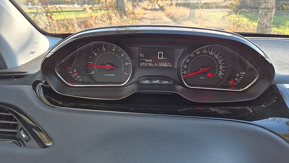 Peugeot 208 4 of 4