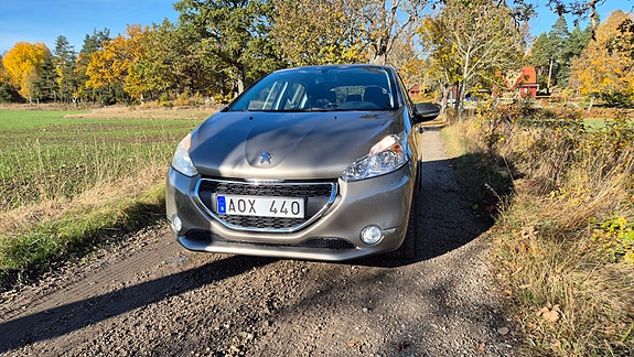 Peugeot 208 3 of 4