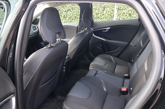 Volvo V40 6 of 9