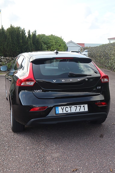Volvo V40 3 of 9