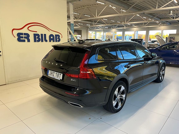 Volvo V60 Cross Country 3 of 5