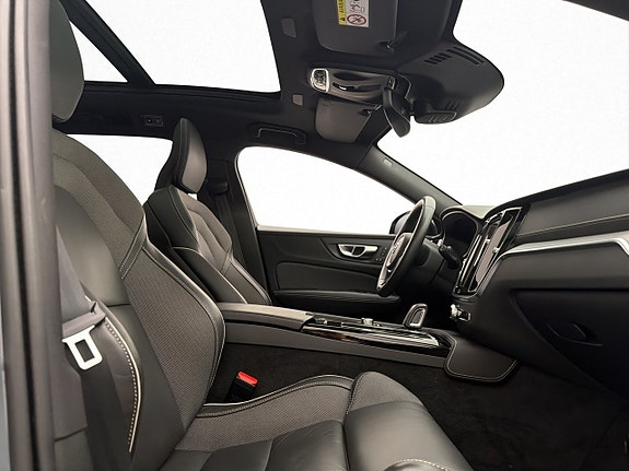 Volvo V60 12 of 30