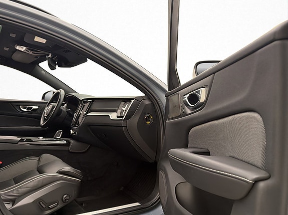 Volvo V60 13 of 30