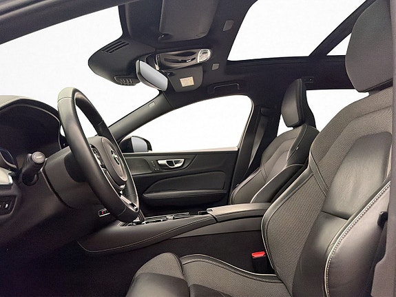 Volvo V60 9 of 30