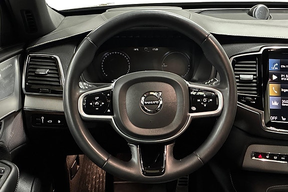 Volvo XC90 17 of 30