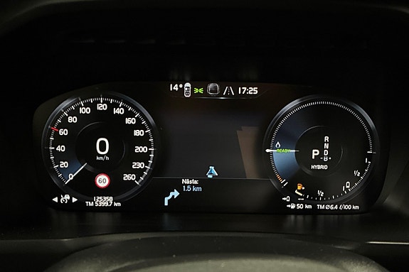 Volvo XC90 18 of 30