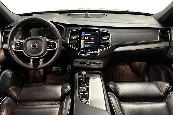 Volvo XC90 10 of 30