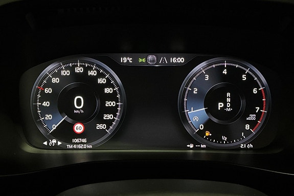 Volvo XC40 17 of 28