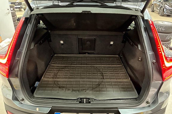 Volvo XC40 10 of 28