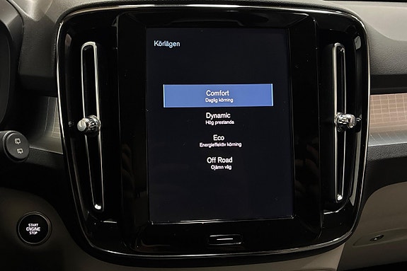 Volvo XC40 24 of 28