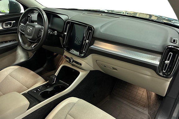 Volvo XC40 15 of 28