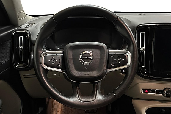 Volvo XC40 16 of 28