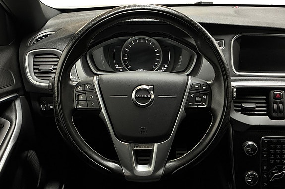 Volvo V40 16 of 22