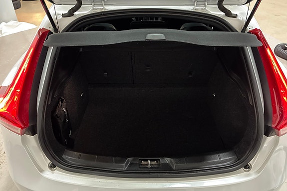 Volvo V40 10 of 22