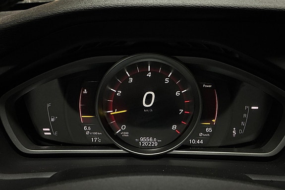 Volvo V40 17 of 22