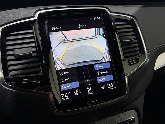 Volvo XC90 18 of 24