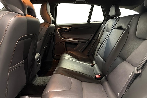 Volvo V60 Cross Country 14 of 26