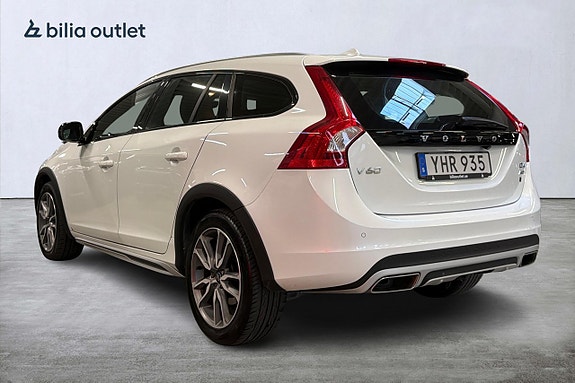 Volvo V60 Cross Country 8 of 26