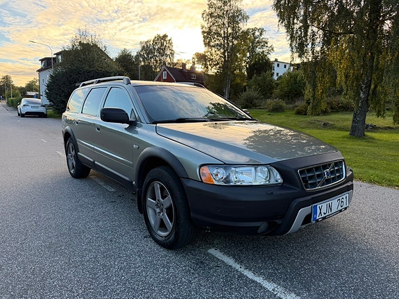 Volvo XC70 2 of 10