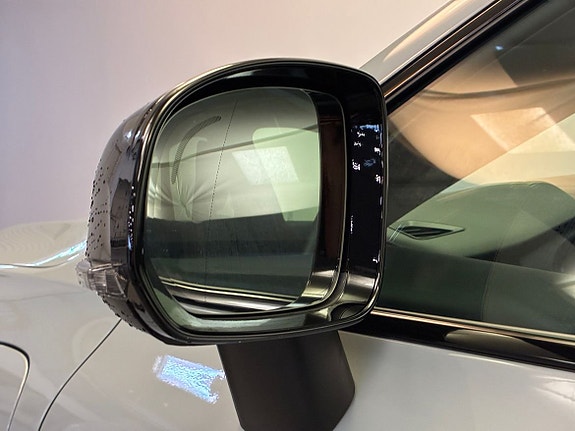 Volvo XC60 13 of 25