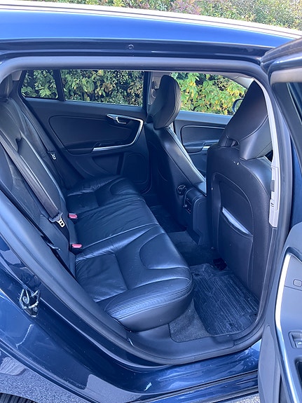 Volvo V60 4 of 5