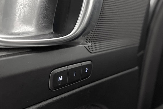 Volvo XC40 12 of 21