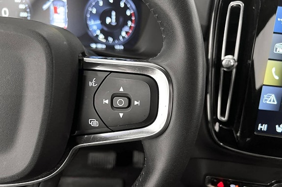 Volvo XC40 15 of 21