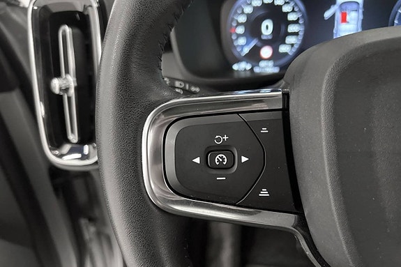 Volvo XC40 14 of 21