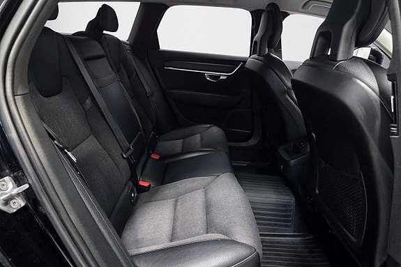 Volvo V90 Cross Country 11 of 23