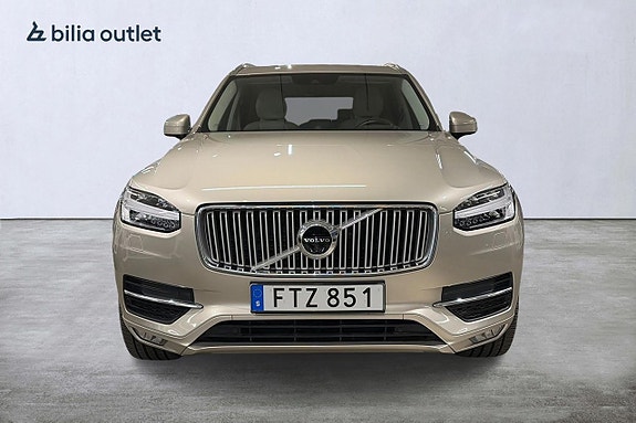 Volvo XC90 3 of 24