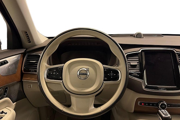 Volvo XC90 13 of 24