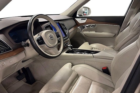 Volvo XC90 11 of 24