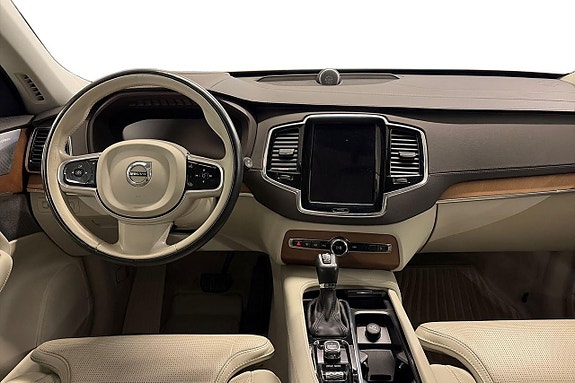 Volvo XC90 12 of 24