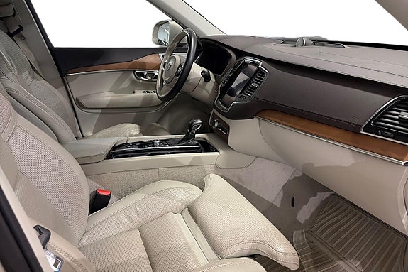 Volvo XC90 19 of 24