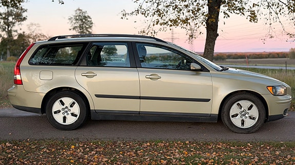 Volvo V50 3 of 15