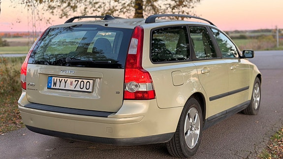 Volvo V50 4 of 15